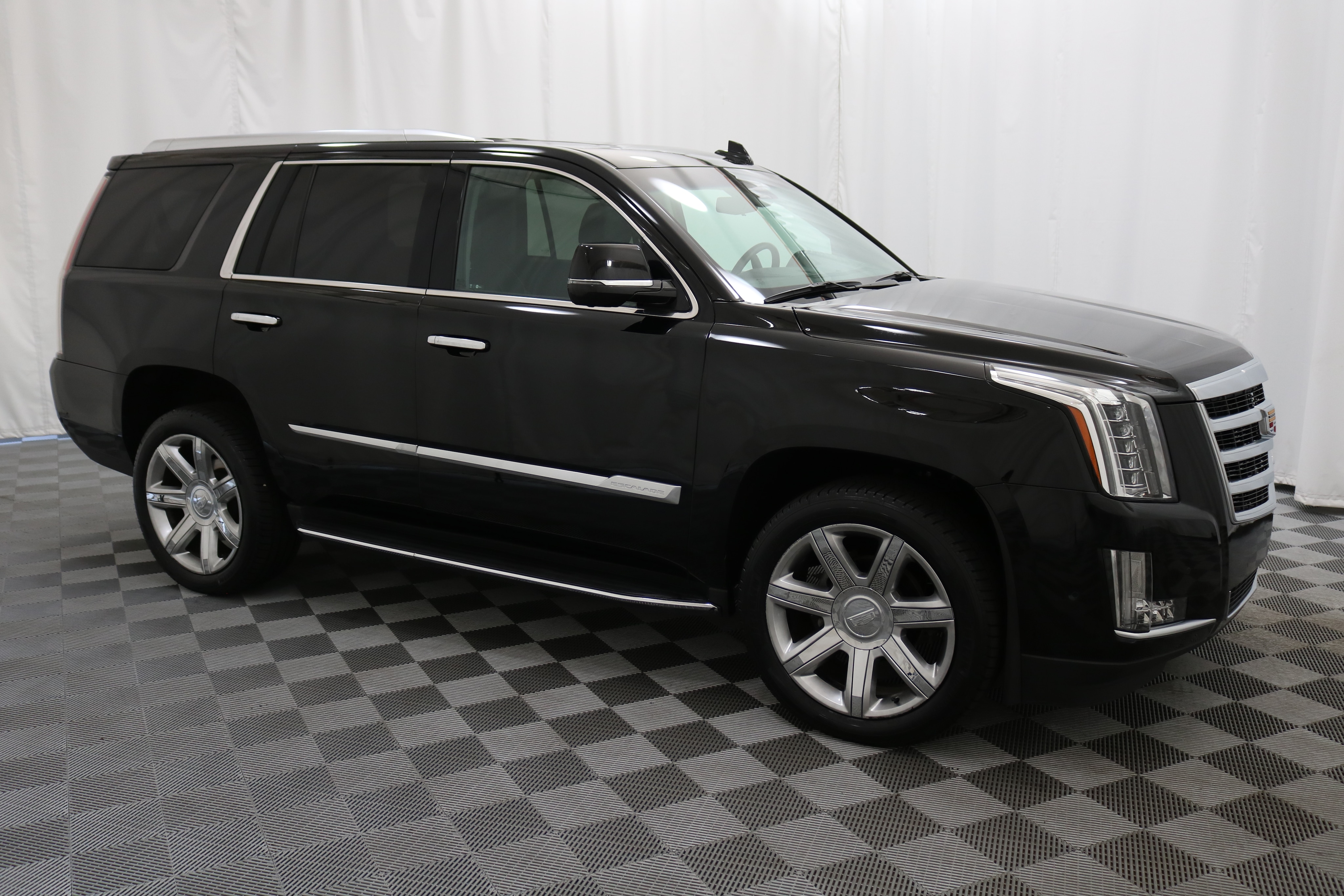 Pre-Owned 2017 Cadillac Escalade Luxury SUV in Wichita #LP233 | Eddy's